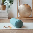 Kép 8/10 - Bolster ECO tönköly hengerpárna - Kekizöld - Bodhi
