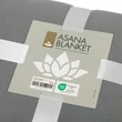 Kép 4/6 - Polár jógatakaró ASANA Lotus hímzéssel - szürke - Bodhi