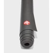Kép 2/6 - Manduka PRO Travel Yoga Mat 2mm LONG – prémium utazó jógaszőnyeg - Black