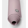 Kép 4/5 - Manduka PROlite Yoga Mat 4.7mm – prémium jógaszőnyeg - Elderberry