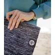 Kép 8/13 - Manduka Shala Yoga Rug – pamut kültéri és utazó jógaszőnyeg – Black Heather
