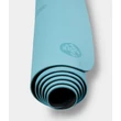 Kép 2/7 - Manduka Begin Yoga Mat 5mm – kezdő jógaszőnyeg - Blue Lotus Thunder