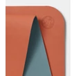 Kép 4/7 - Manduka Begin Yoga Mat 5mm – kezdő jógaszőnyeg - Clay Lotus Root