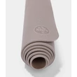 Kép 4/4 - Manduka Begin Yoga Mat 5mm – kezdő jógaszőnyeg - Sphinx Moonlight