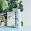 Kép 2/3 - Hőtartó fémkulacs SOLID - Gray Bouquet 510ml - Quokka