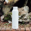 Kép 2/3 - Hőtartó fémkulacs SOLID White fémkulacs 850ml - Quokka